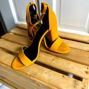 Yellow block heels. Vegan leather.